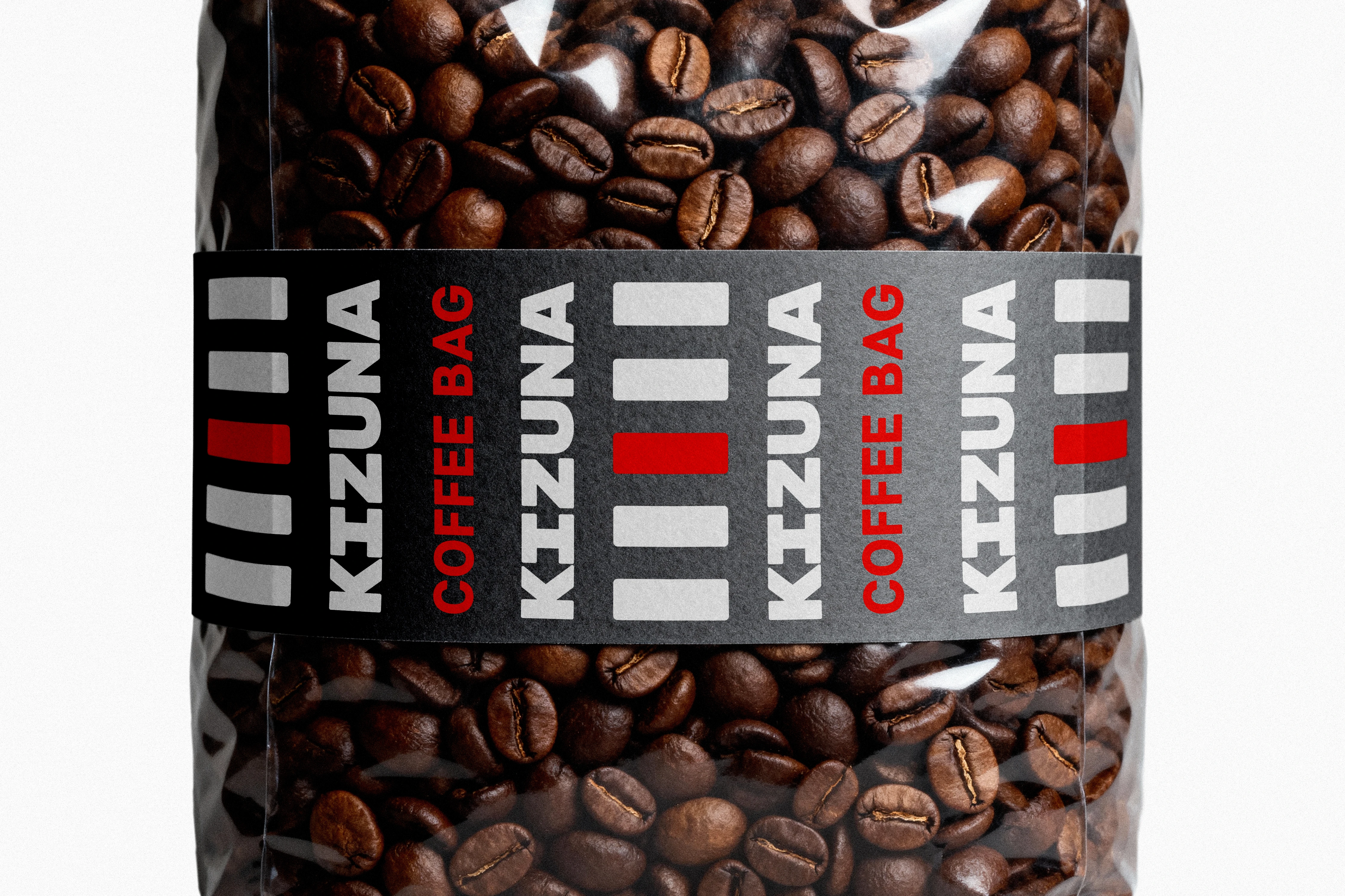 Faja de papel del packaging de café en grano, con KIZUNA y COFFEE BAG repetidos y el patrón de barras