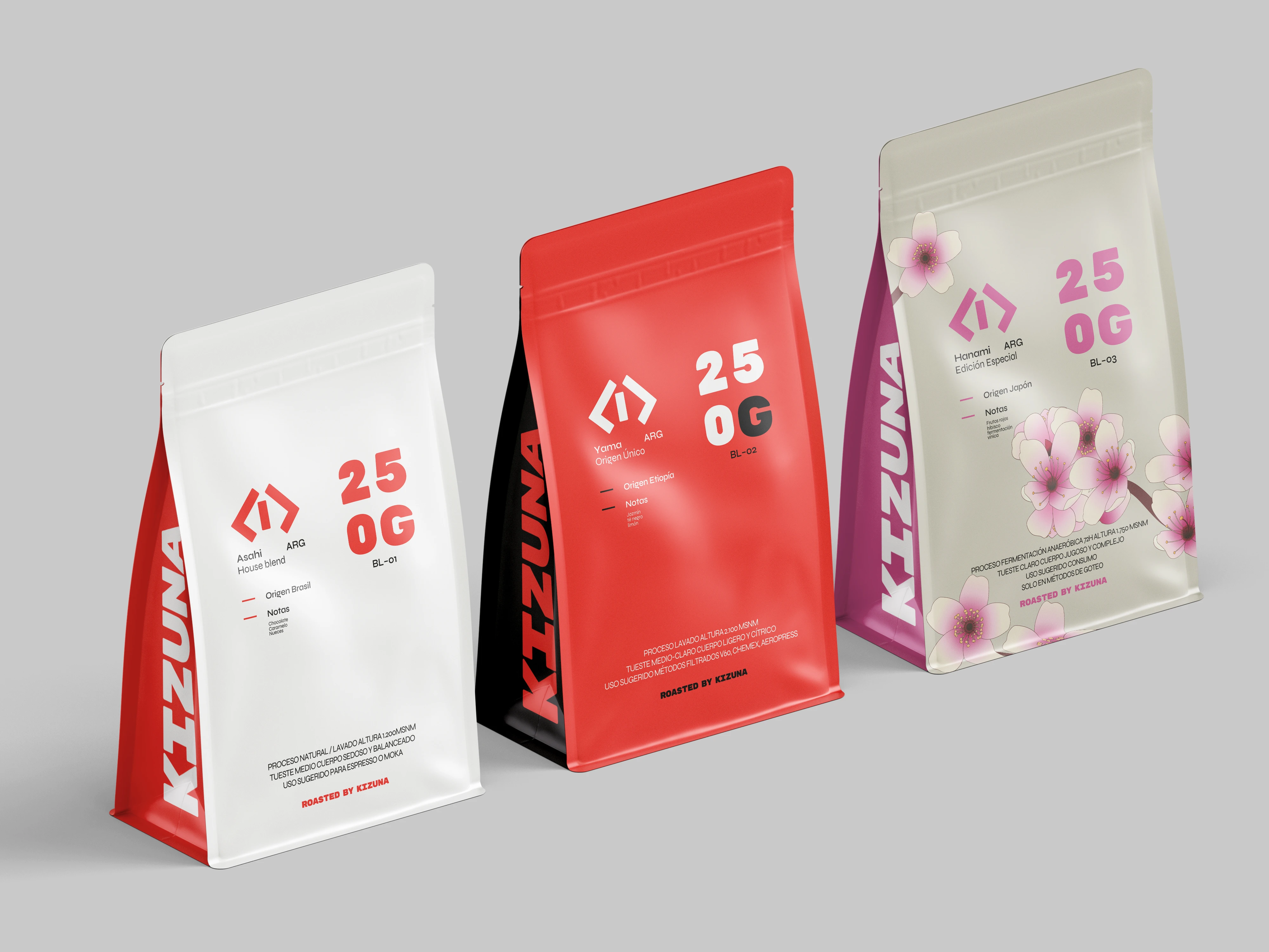Familia de packaging Kizuna, tres bolsas de café de 250g: Asahi house blend, Yama origen único y Hanami edición especial